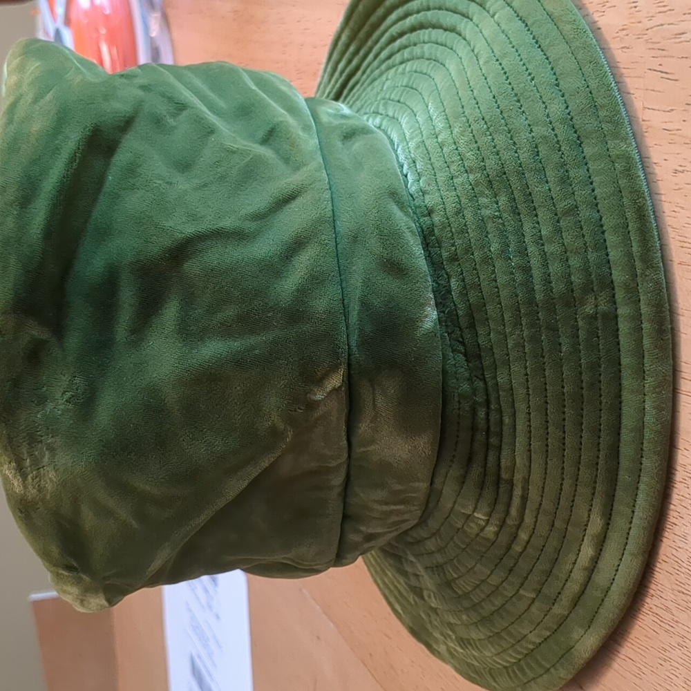 1960s Vintage Green Velvet Bucket Hat Mr. John Classic Paris New York - Picture 9 of 9